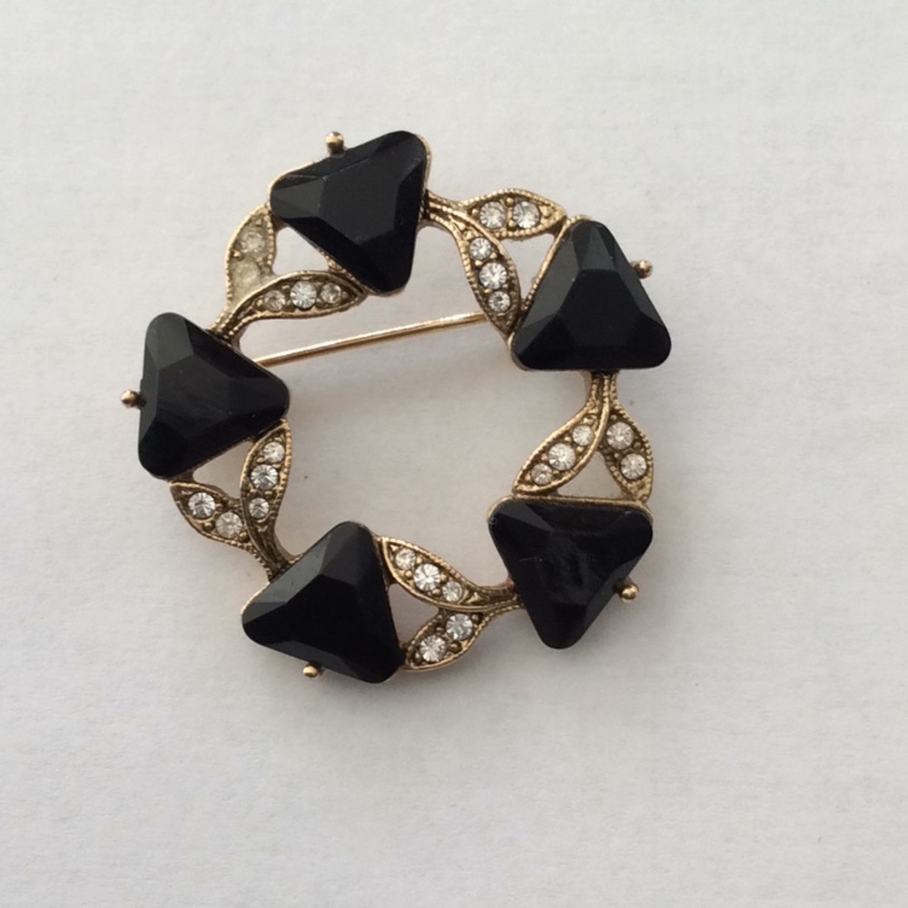 Gold And black round brooch, Vintage